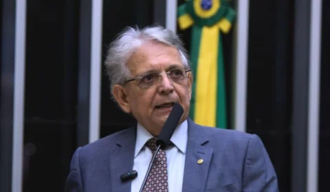 Pauderney denuncia cobrança irregular de taxa de transporte de mercadorias para Manaus na Câmara Federal