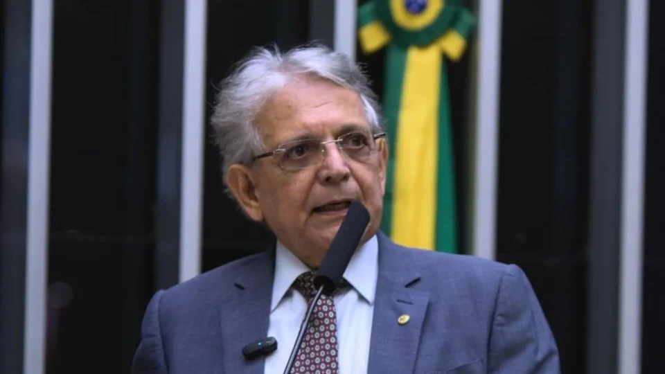 Pauderney denuncia cobrança irregular de taxa de transporte de mercadorias para Manaus na Câmara Federal