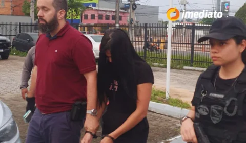 Namorada de homem assassinado no estacionamento de shopping na Ponta Negra é presa por repassar informações aos assassinos