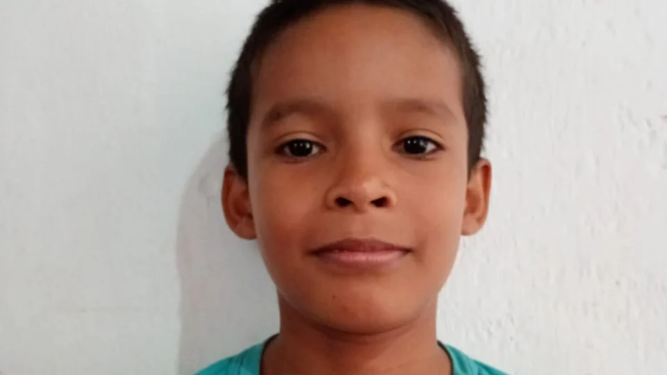 Família procura por menino de 10 anos desaparecido no bairro Petrópolis
