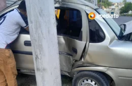 Mulher tem carro destruído após colisão causada por motorista embriagado no bairro Nova Cidade
