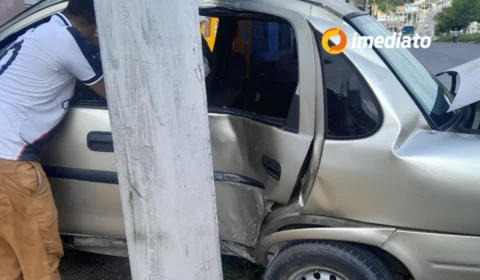 Mulher tem carro destruído após colisão causada por motorista embriagado no bairro Nova Cidade