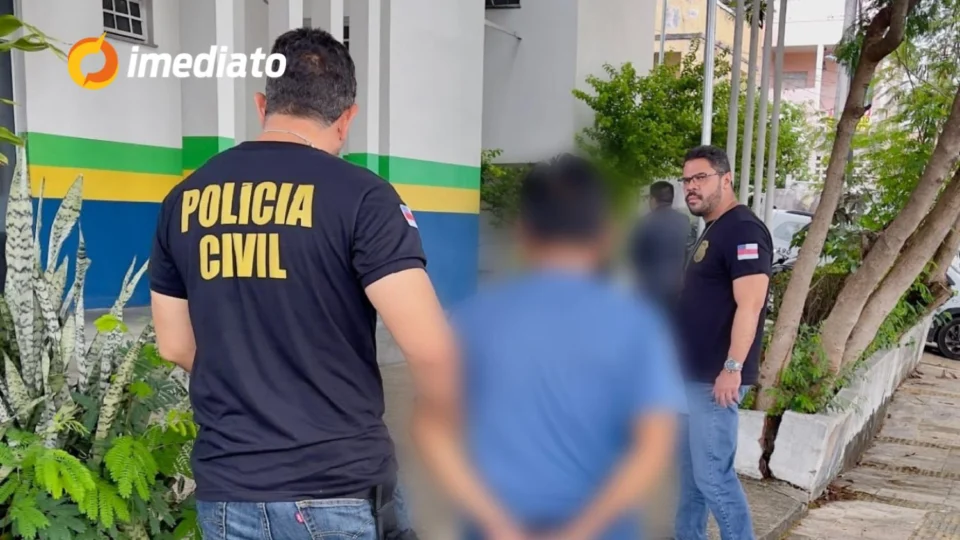 Guia turístico é preso por importunação sexual contra mulheres e criança estrangeira em Manaus