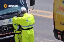 Tragédia em Curitiba: socorristas desabam em lágrimas após morte de criança em acidente brutal entre caminhões