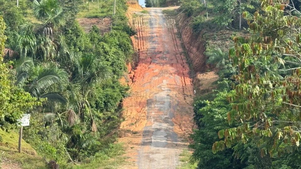 Veja o vídeo: “Promessa já vai fazer dois anos de aniversário, e nada foi feito”, diz morador sobre abandono no Ramal da Vitória na BR-174