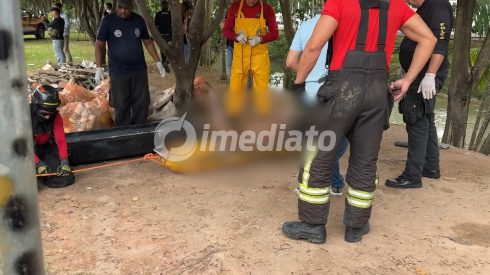 Veja o vídeo: Corpo é encontrado preso em lixo de garapé após fortes chuvas no Parque 10