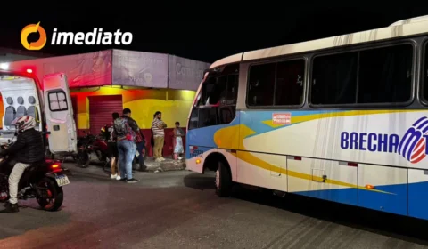 Passageira fica ferida após colisão de micro-ônibus com motocicleta na Zona Leste de Manaus