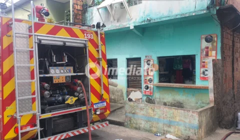 Filho coloca fogo na casa da própria mãe no Adrianópolis e acaba preso