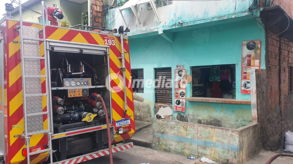 Filho coloca fogo na casa da própria mãe no Adrianópolis e acaba preso