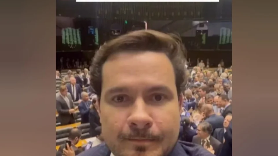 Capitão Alberto Neto comemora vitória na Câmara contra a MP 1303 que previa aumento de impostos