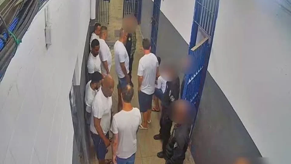 Líderes do CV são levados para presídio de segurança máxima após megaoperação no Rio