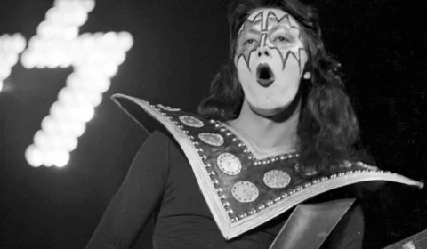 Morre guitarrista fundador da banda Kiss, Ace Frehley, aos 74 anos