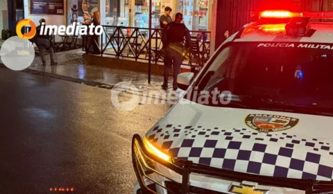 Homem com tornozeleira eletrônica é executado a tiros em frente a tabacaria no bairro Dom Pedro