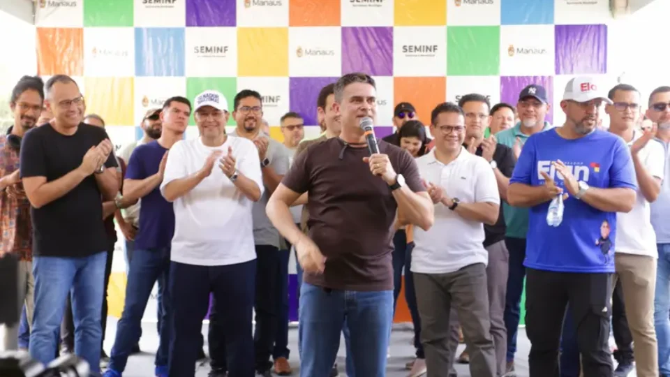 David Almeida reage à pressão política e diz ser contra ponto facultativo: “Eu não vou parar minhas escolas para todo mundo passear e se divertir”