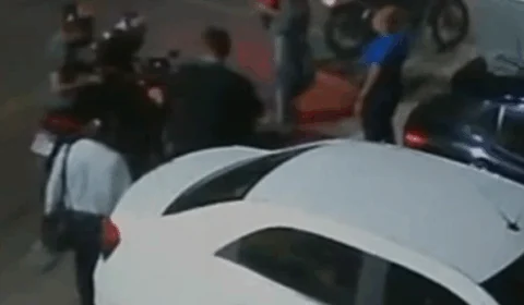 Criminosos armados rendem três pessoas durante assalto no bairro da União, em Manaus