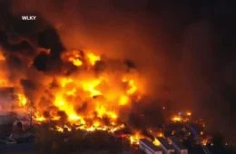 Avião de carga da UPS cai após decolagem no Kentucky e deixa ao menos sete mortos