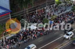 Movimentação intensa marca saída dos candidatos após o primeiro dia do Enem em Manaus