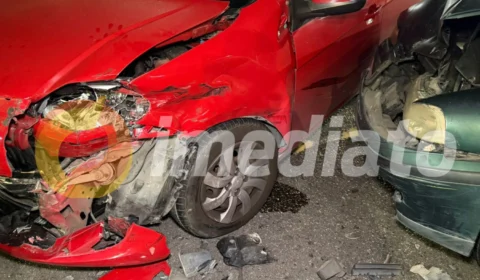 Motorista faz conversão proibida e causa acidente no cruzamento da Borba com Ipixuna