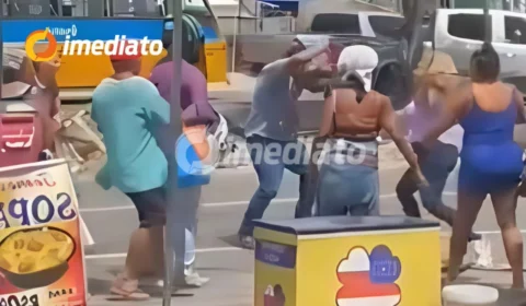 VÍDEO: Homem derruba e arrasta mulher pelo cabelo na Avenida Autaz Mirim, em Manaus