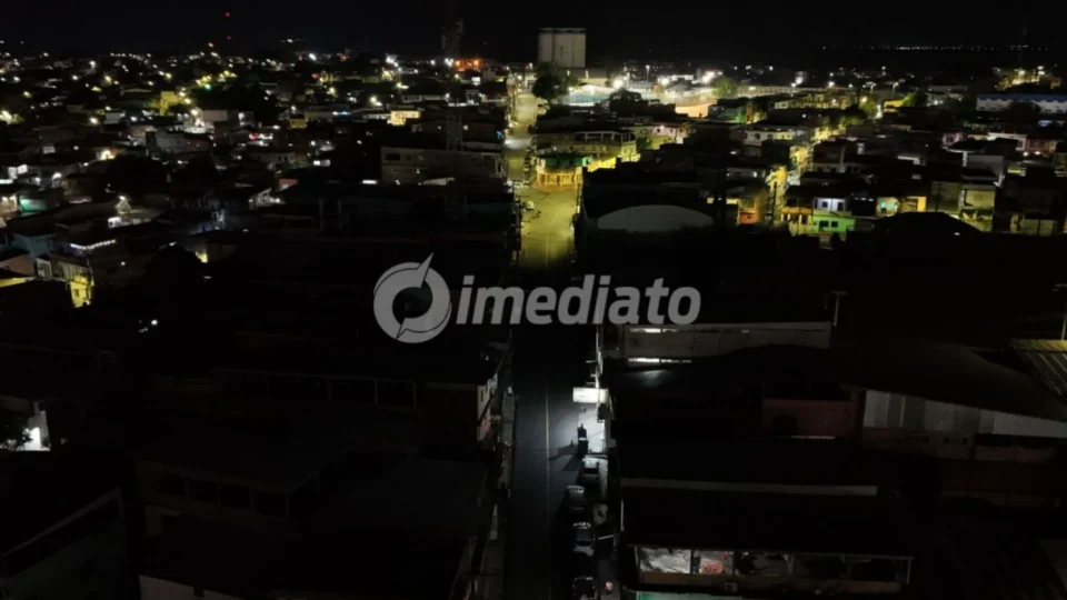 Apagão no bairro Compensa deixa moradores e comerciantes sem energia por mais de 12 horas