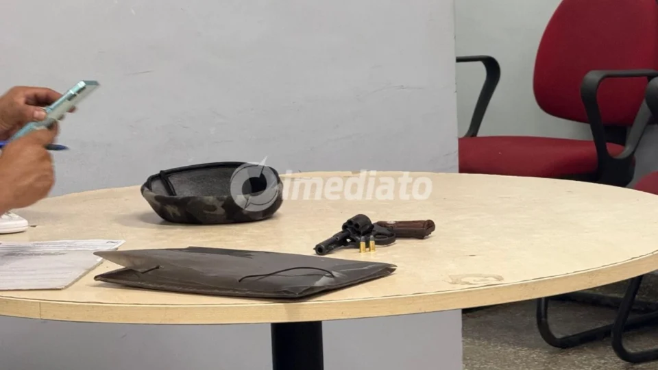 ROCAM apreende revólver durante operação em área de tráfico no bairro Zumbi, em Manaus