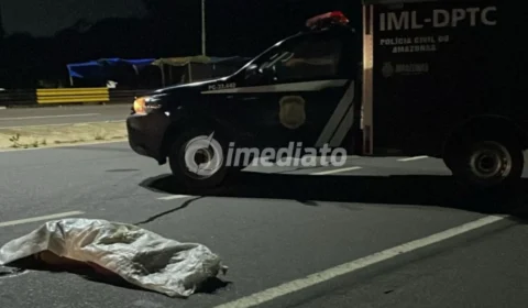 Mulher morre atropelada após sair do trabalho e tentar atravessar na Rodovia Manoel Urbano