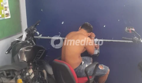 Rocam prende homem suspeito de usar kitnet abandonada como ponto de tráfico de drogas no bairro Compensa