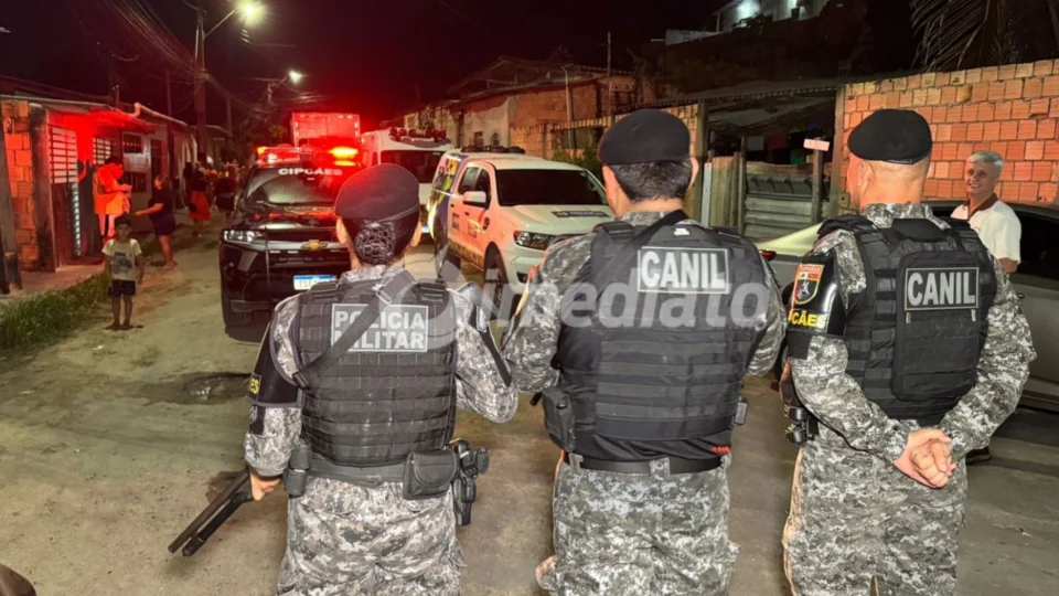 Mulher é detida após manter canil clandestino com mais de 25 animais em residência no bairro Jorge Teixeira