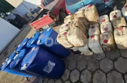Veículo carregado de diesel rompe bloqueio policial em Pacaraima e foge para a Venezuela