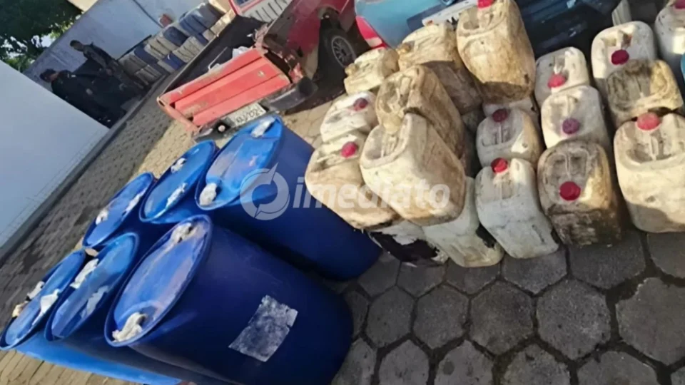 Veículo carregado de diesel rompe bloqueio policial em Pacaraima e foge para a Venezuela