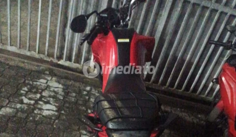 Homem é preso após ser flagrado com placa de motocicleta adulterada no bairro Novo Israel