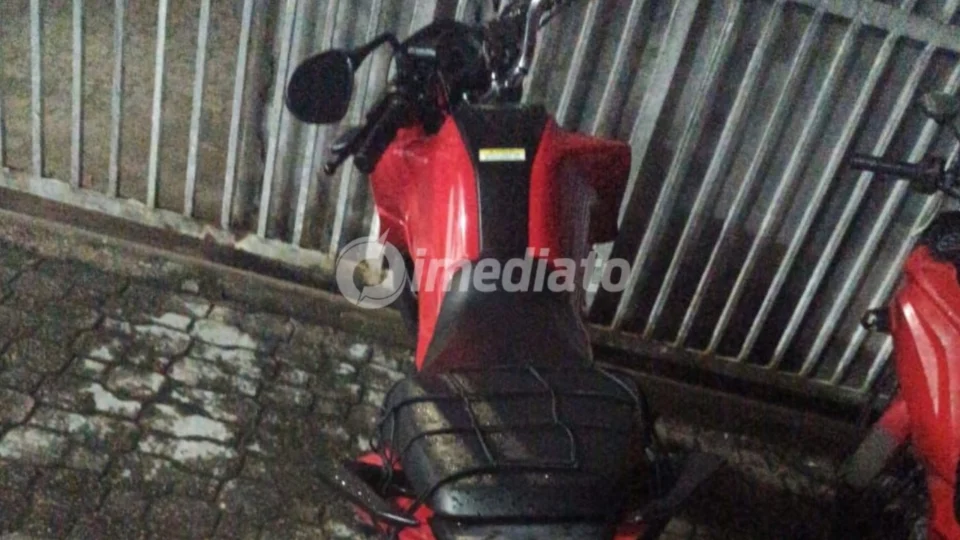 Homem é preso após ser flagrado com placa de motocicleta adulterada no bairro Novo Israel