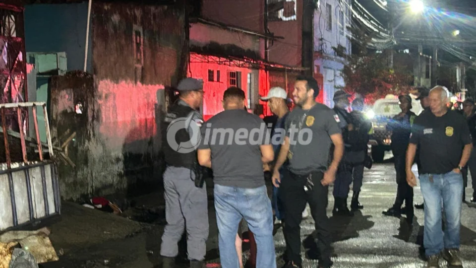 Homem é executado com mais de dez tiros após ser questionado sobre documento de moto no bairro Novo Aleixo