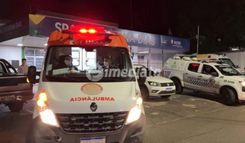 Homem é agredido pela população após suspeita de tentar aliciar adolescente no bairro Compensa