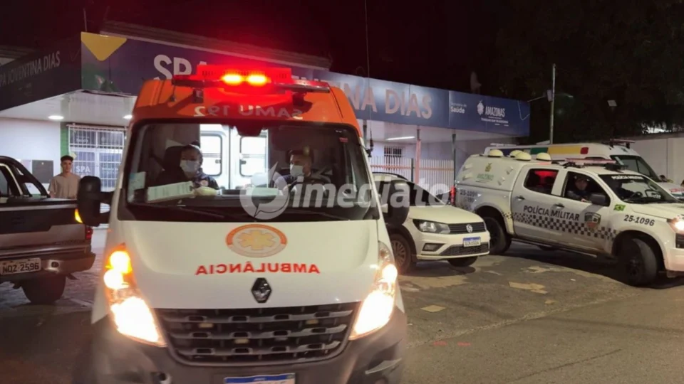 Homem é agredido pela população após suspeita de tentar aliciar adolescente no bairro Compensa