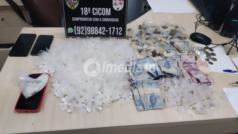 Homem é preso e mãe é detida após filho esconder drogas no quarto dela no bairro Colônia Terra Nova