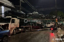 Caminhão cegonha perde controle, desce de ré e destrói fachada de residência na Avenida Rodrigo Otávio