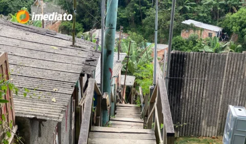Moradores do Beco da Jaqueira pedem reforma de escadaria em estado precário no bairro Novo Israel 2