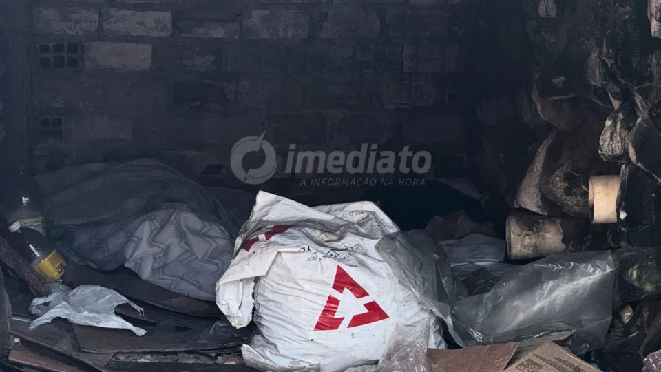 Corpo de homem é encontrado no porão de casa no bairro da Compensa, em Manaus