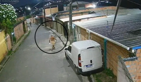 Homem é flagrado intimidando crianças com facão no Mauazinho