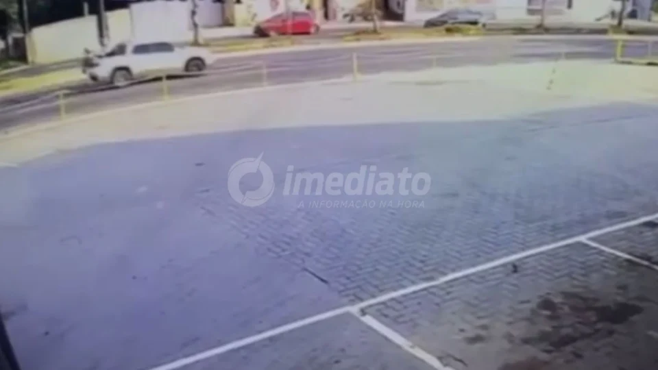 Veja: Câmeras mostram três veículos em alta velocidade instantes antes de colisão que matou duas pessoas na Av. do Turismo