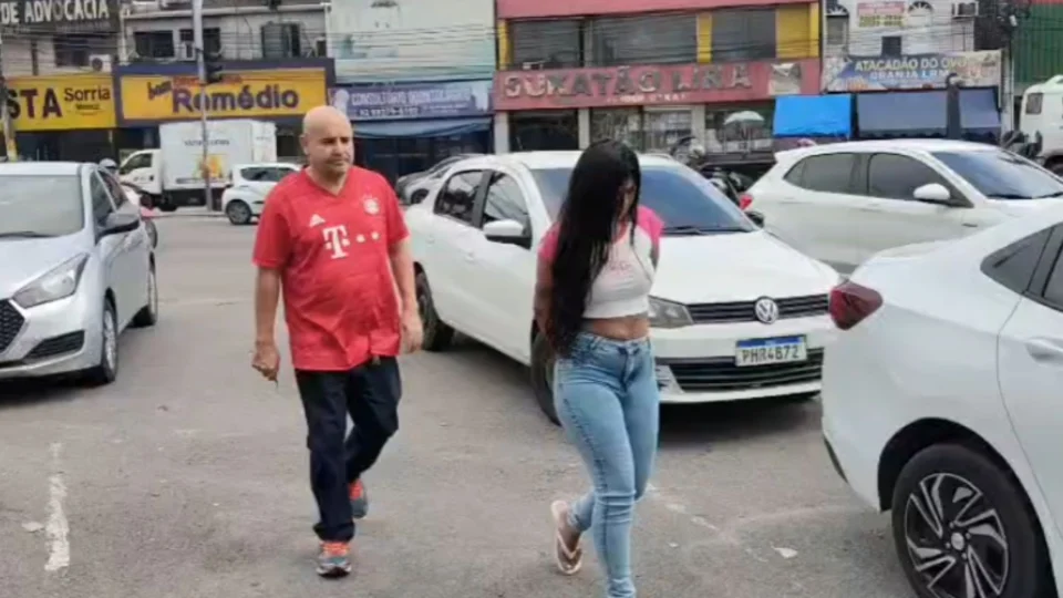 Mulher que se passava por “Musa de Beruri” é presa por aplicar golpes usando identidade falsa em Manaus
