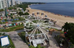 Prefeitura inaugura roda-gigante na Ponta Negra, mas valor cobrado de R$ 40 gera críticas de visitantes
