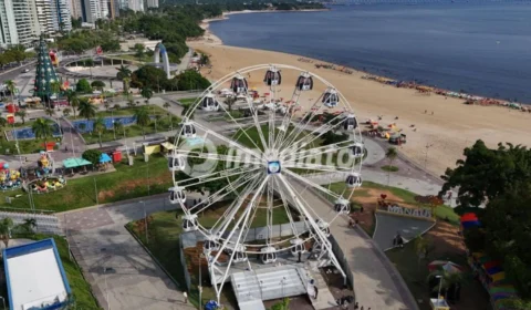 Prefeitura inaugura roda-gigante na Ponta Negra, mas valor cobrado de R$ 40 gera críticas de visitantes