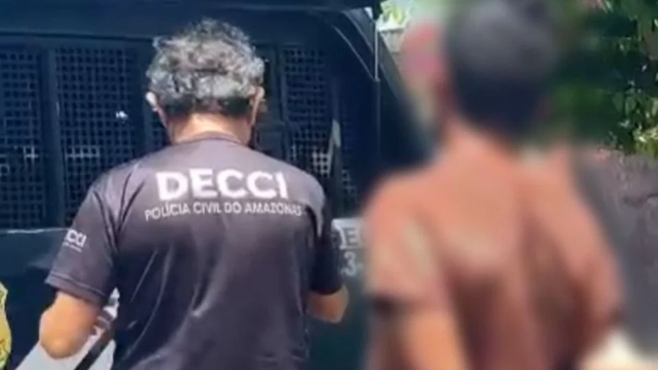 Homem é preso em flagrante por ameaçar a mãe idosa com uma faca em Manaus
