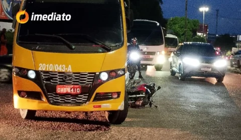Motociclista fica ferido após acidente com lotação na Avenida Hilário Gurjão, no Jorge Teixeira