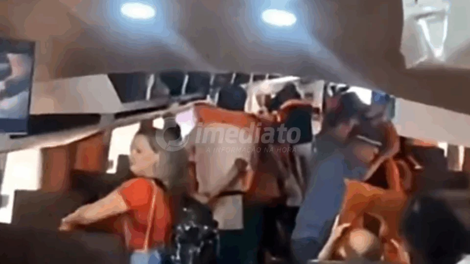 Forte banzeiro provoca pânico em passageiros de lancha na travessia do Rio Solimões