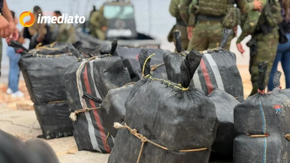 Mega apreensão no Amazonas: Polícia intercepta 700 kg de cocaína avaliada em R$ 25 milhões no rio Solimões