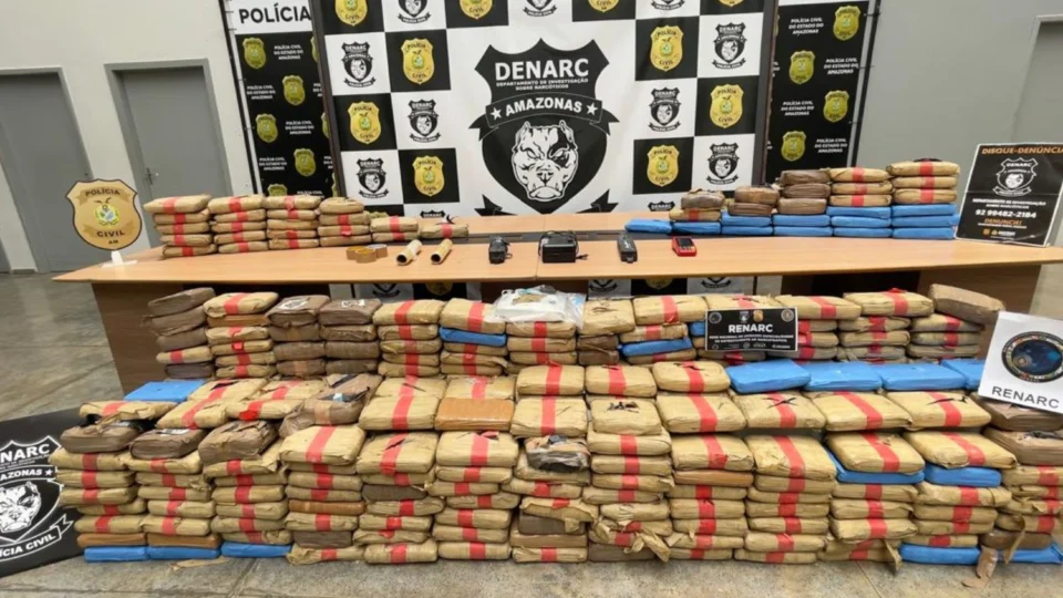 Polícia Civil desmonta rota milionária do tráfico e apreende 300 kg de skunk em Manaus