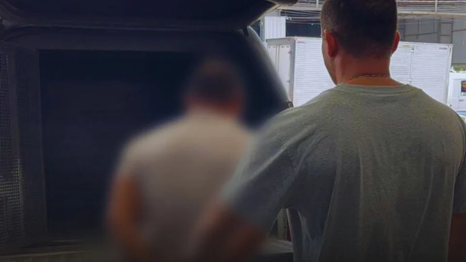 Homem é preso após tentar matar ex-companheira com três facadas ao ser informado do fim do relacionamento